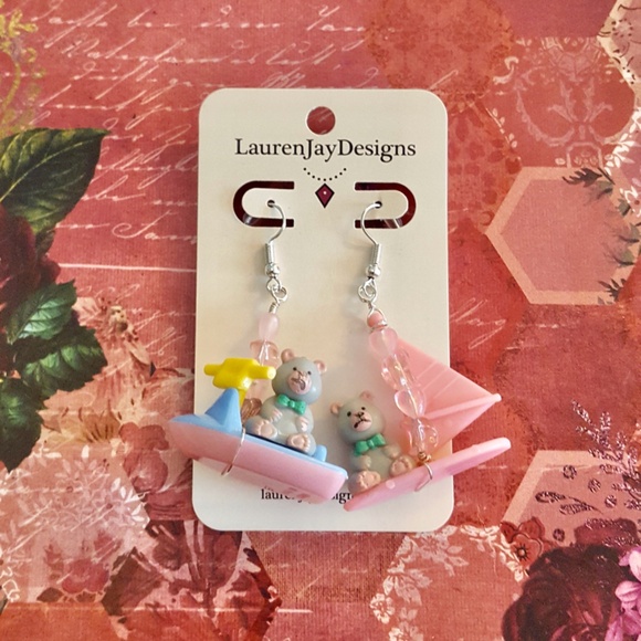 Teddy's Wonderland Jet Ski and Windsurfer Pink Heart Beaded Dangle Earrings - Picture 2 of 5